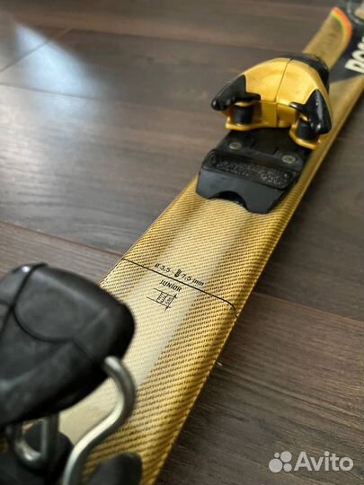 Горнолыжные ботинки и лыжи в комплекте