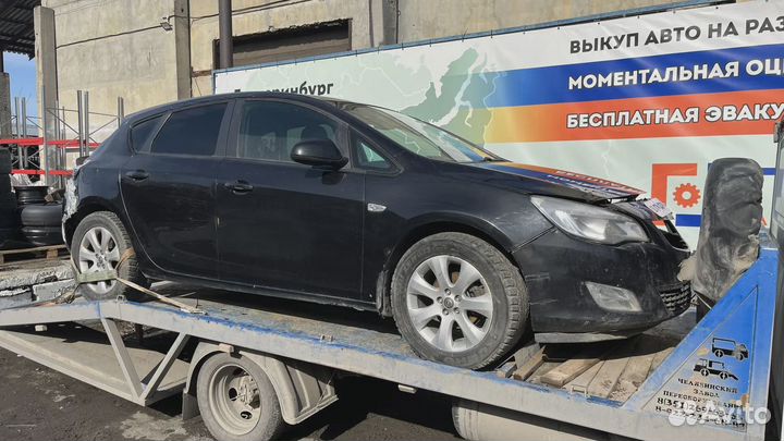 Стекло кузовное глухое левое Opel Astra (J) 132714