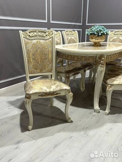 Кухонный стол и стулья