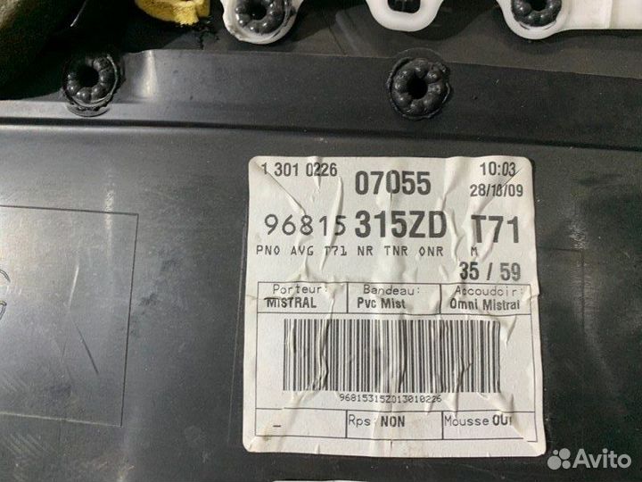 Обшивка двери передняя левая Peugeot 308