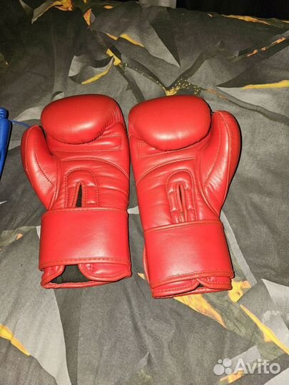 Боксерские перчатки 10 oz clinch