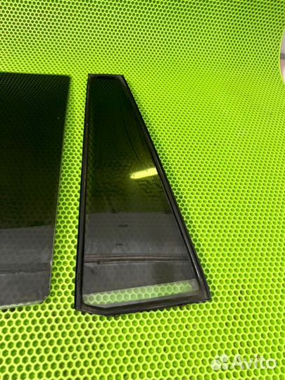 Боковое стекло заднее левое Toyota Land Cruiser