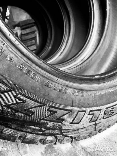 Bridgestone Blizzak DM-V1 225/65 R17