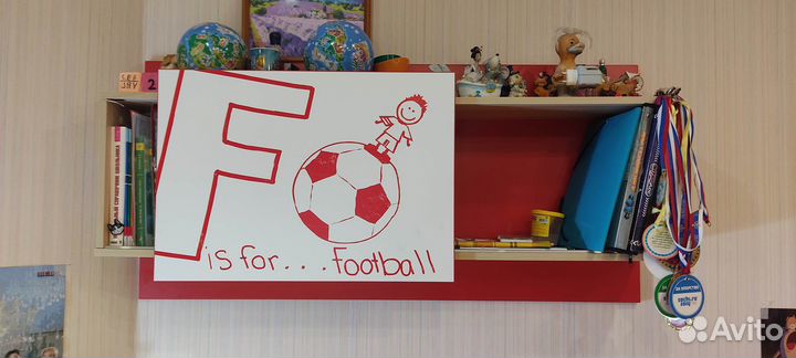 Детский пенал и навесная полка