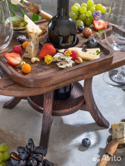 Столик для вина и закусок