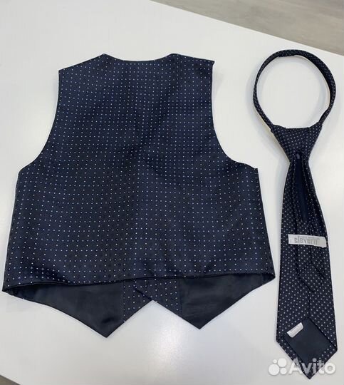 Жилетка для мальчика и галстук