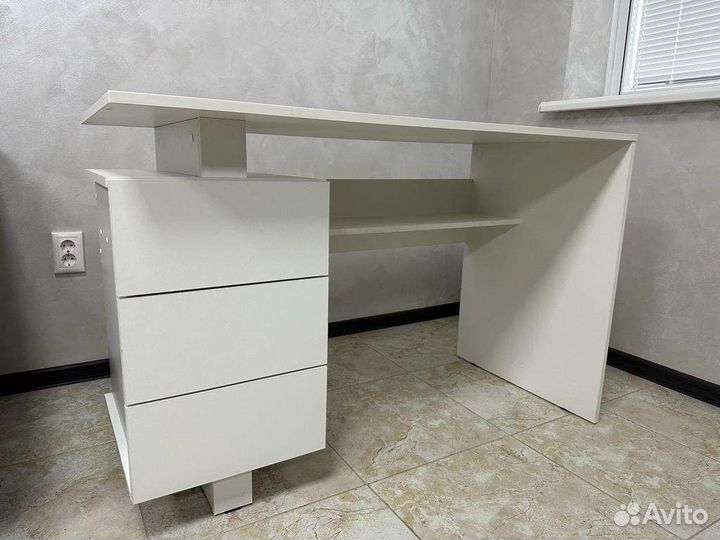 Компьютерный стол IKEA белый