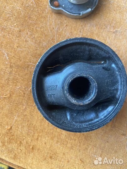 Продам переднюю подушку двигателя