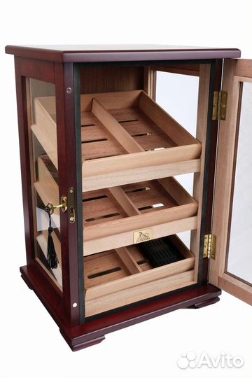 Хьюмидор-витрина Lubinski на 150 сигар