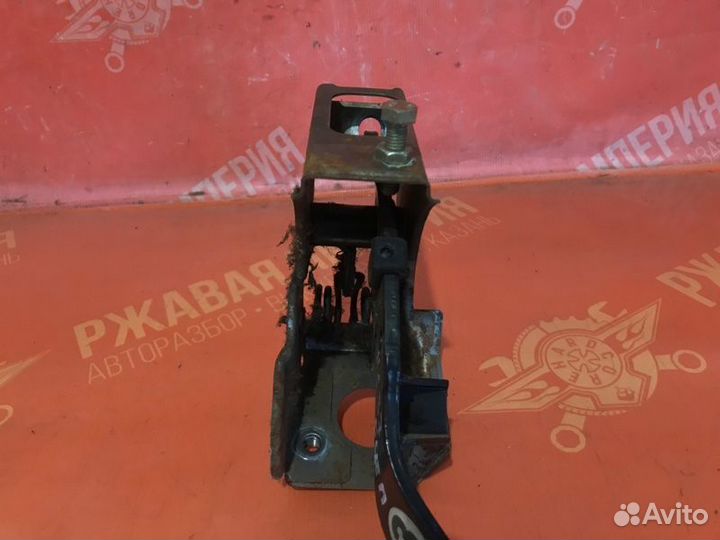 Педаль сцепления Nissan Almera N16 седан QG18DE