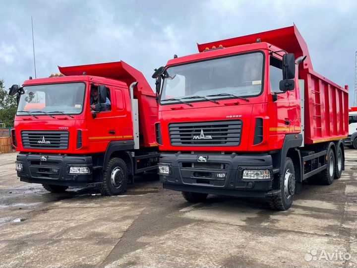 Водитель самосвала