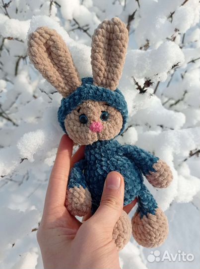 Вязаный заяц