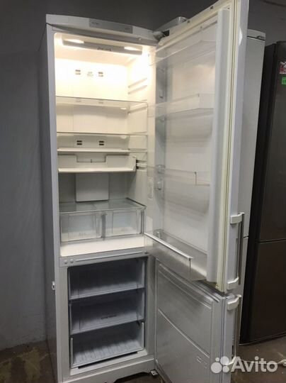 Холодильник Hotpoint-Ariston. Full no frost
