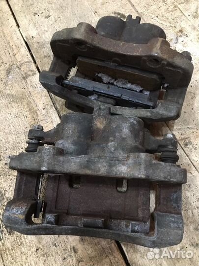 Суппорт тормозной передний Nissan X-trail 30