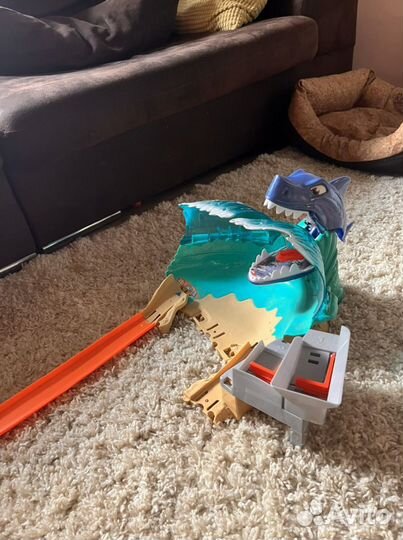 Трек Hot wheels Mattel схватка с акулой