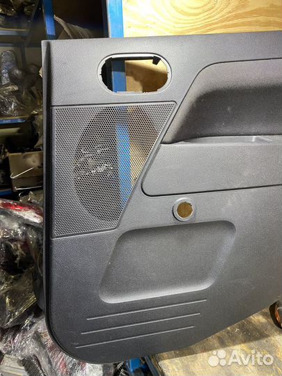 Обшивка задней правой двери Ford Fusion 79070