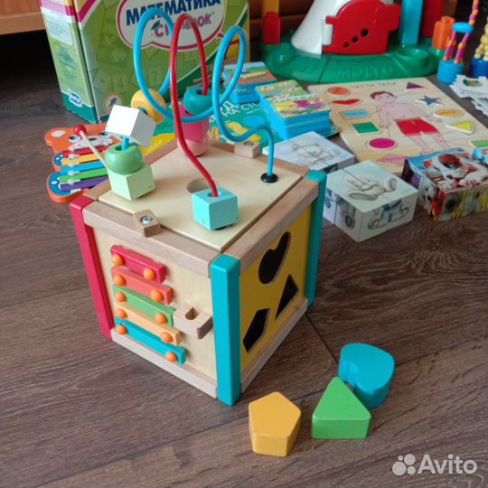 Развивающие игрушки и книги