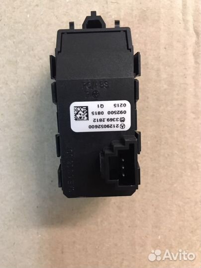 Кнопка аварийной сигнализации Mercedes W212