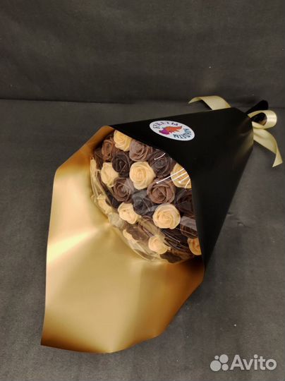 Букет - 37 Роз из Трёх Видов Шоколада