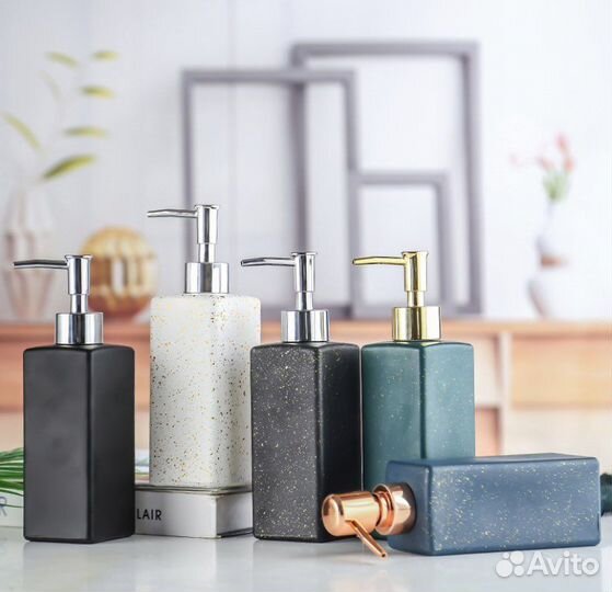 Дозатор для жидкого мыла в ванную новый