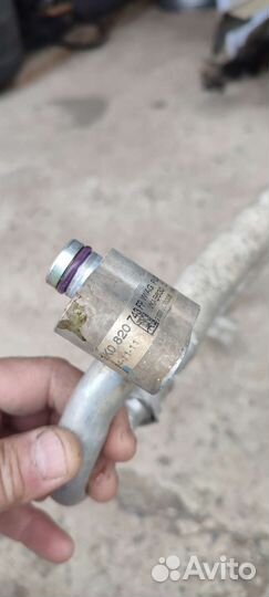 Шкода Октавия А5 трубка кондиционера