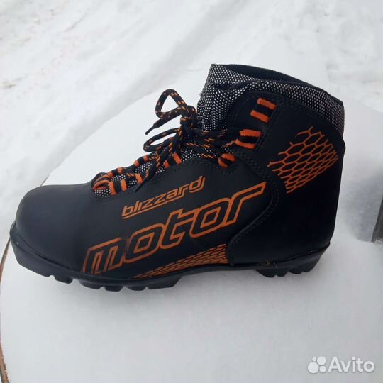 Лыжные ботинки