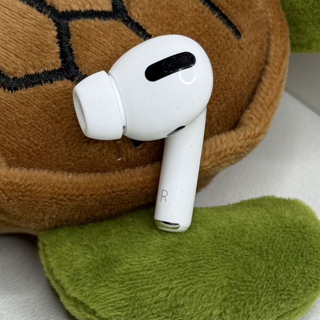 Правый наушник Airpods Pro оригинал бу