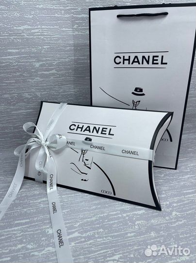 Пакет и подарочная коробка Chanel