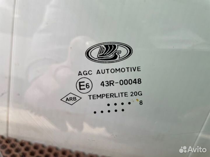 Стекло двери переднее правое LADA X-Ray