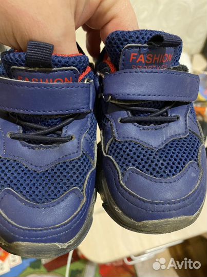 Кроссовки