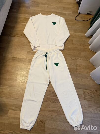 Продам новый женский костюм