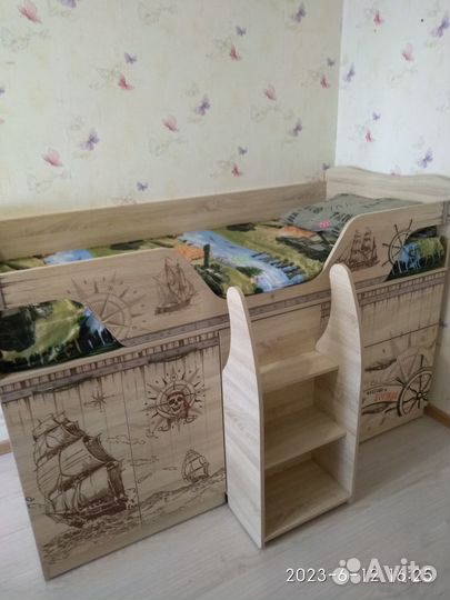 Продам детскую кровать бу