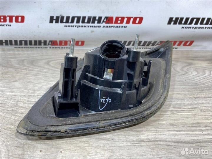Фонарь правый в крышку багажника Mazda 3 Bk 1.6