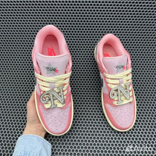 Nike Dunk Low Barbie