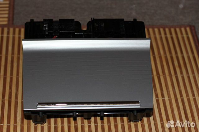 Продаю нишу для телефона Skoda Octavia A7