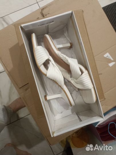Женская обувь 35 размер