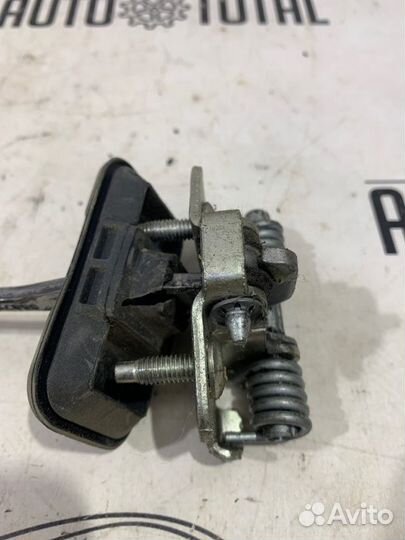 Ограничитель двери передний правый Nissan Terrano