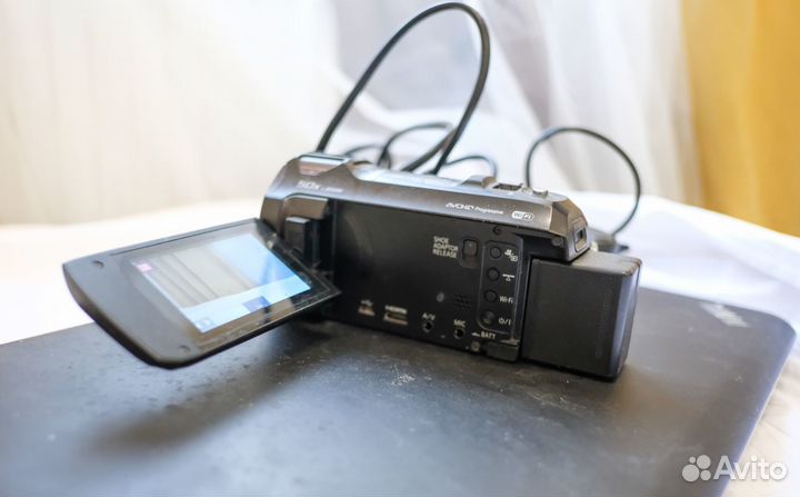 Продам видеокамеру Panasonic HC-V750