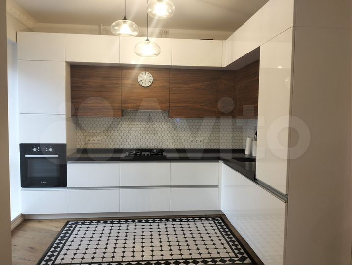 4-к. квартира, 140 м², 2/5 эт.