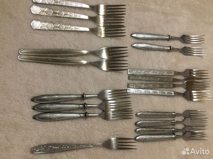 Столовые приборы(ножи, вилки, ложки)