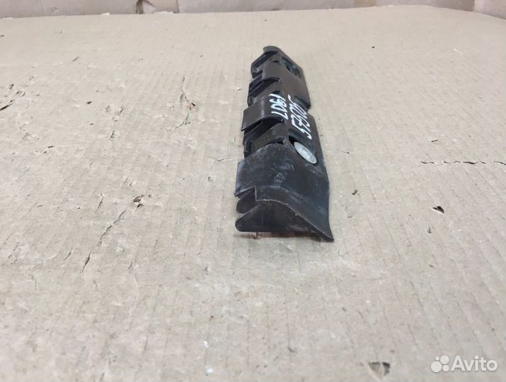 Кронштейн бампера задний левый Renault Logan 1