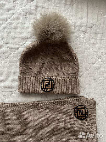 Шапка и шарф fendi