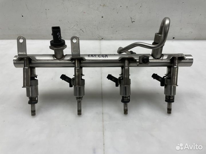 Топливная рампа Volkswagen Passat CC 2010