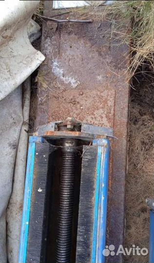 Подъёмник автомобильный двухстоечный