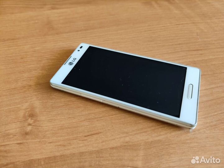 Телефон LG Optimus L9