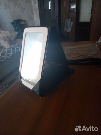 Зеркало для макияжа