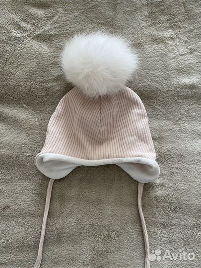 Шапка для девочки с помпоном