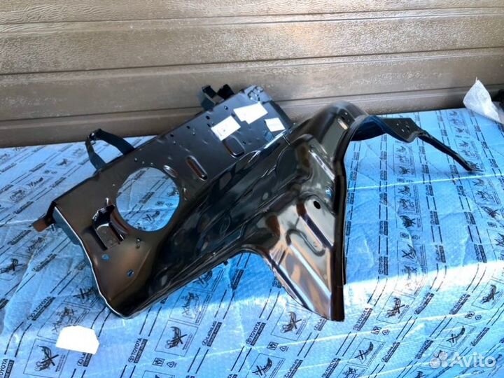 Кузовной брызговик передний Lexus Lx 2015-2022