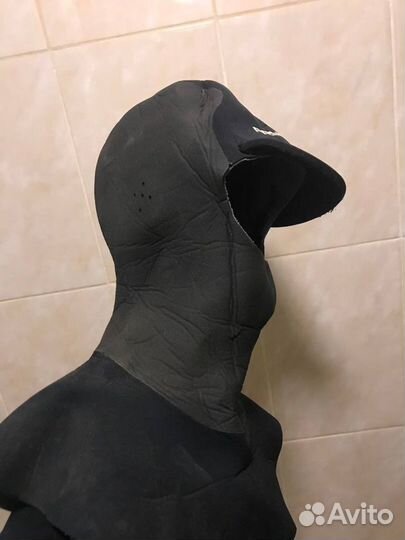 Сухой гидрокостюм для сёрфинга