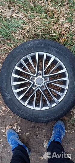 Continental IceContact 2 215/65 R17